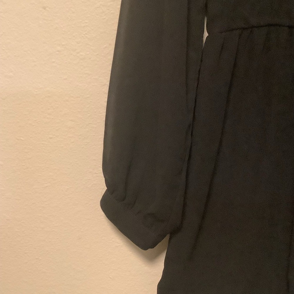 Abercrombie & Fitch Black Long Sleeve Romper V-Neck Keyhole Size 6 - Picture 6 of 12